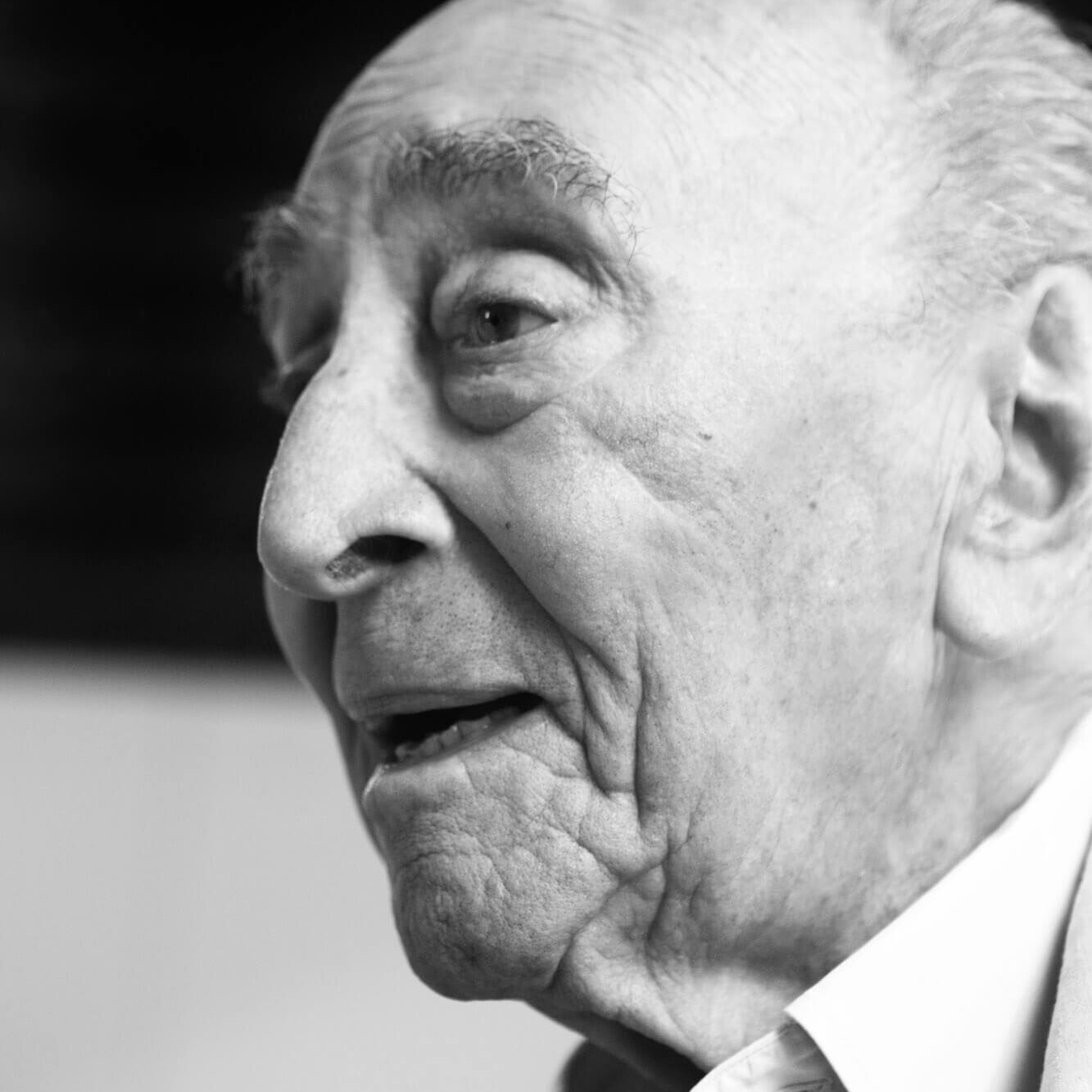 Yiannis_Moralis_painter_greece_by_portrait_photographer_dimitris_vlaikos