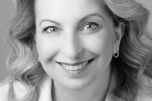 Leoni_Thanasoula_by_portrait_photographer_athens_greece_headshot_Dimitris_Vlaikos