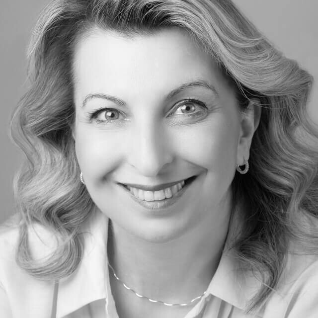 Leoni_Thanasoula_by_portrait_photographer_athens_greece_headshot_Dimitris_Vlaikos