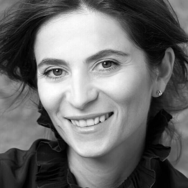 portrait_photographer_athens_greece_Maria_Sourla_headshot_Dimitris_Vlaikos